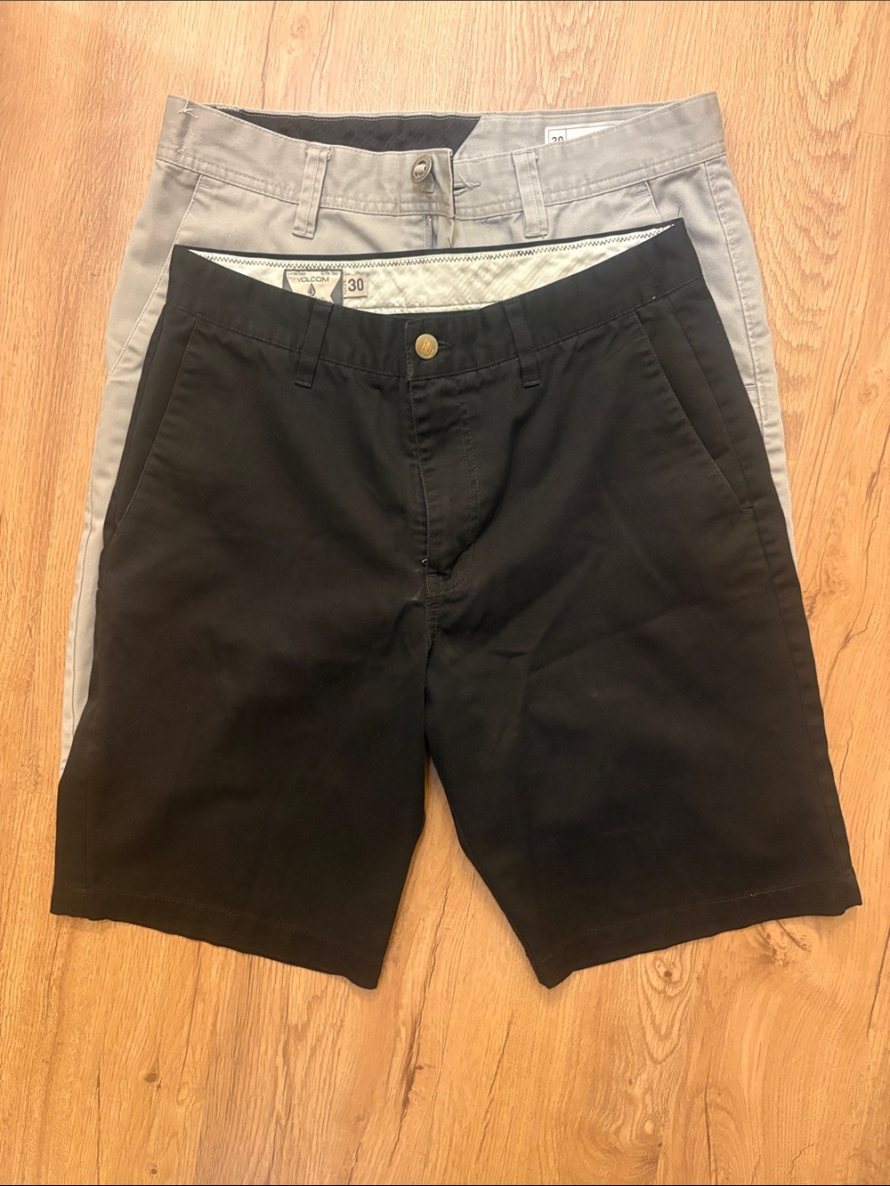 Volcom Men’s Chino Shorts TRIO - Black, Khaki, Light Gray (size 30) - Picture 2 of 9
